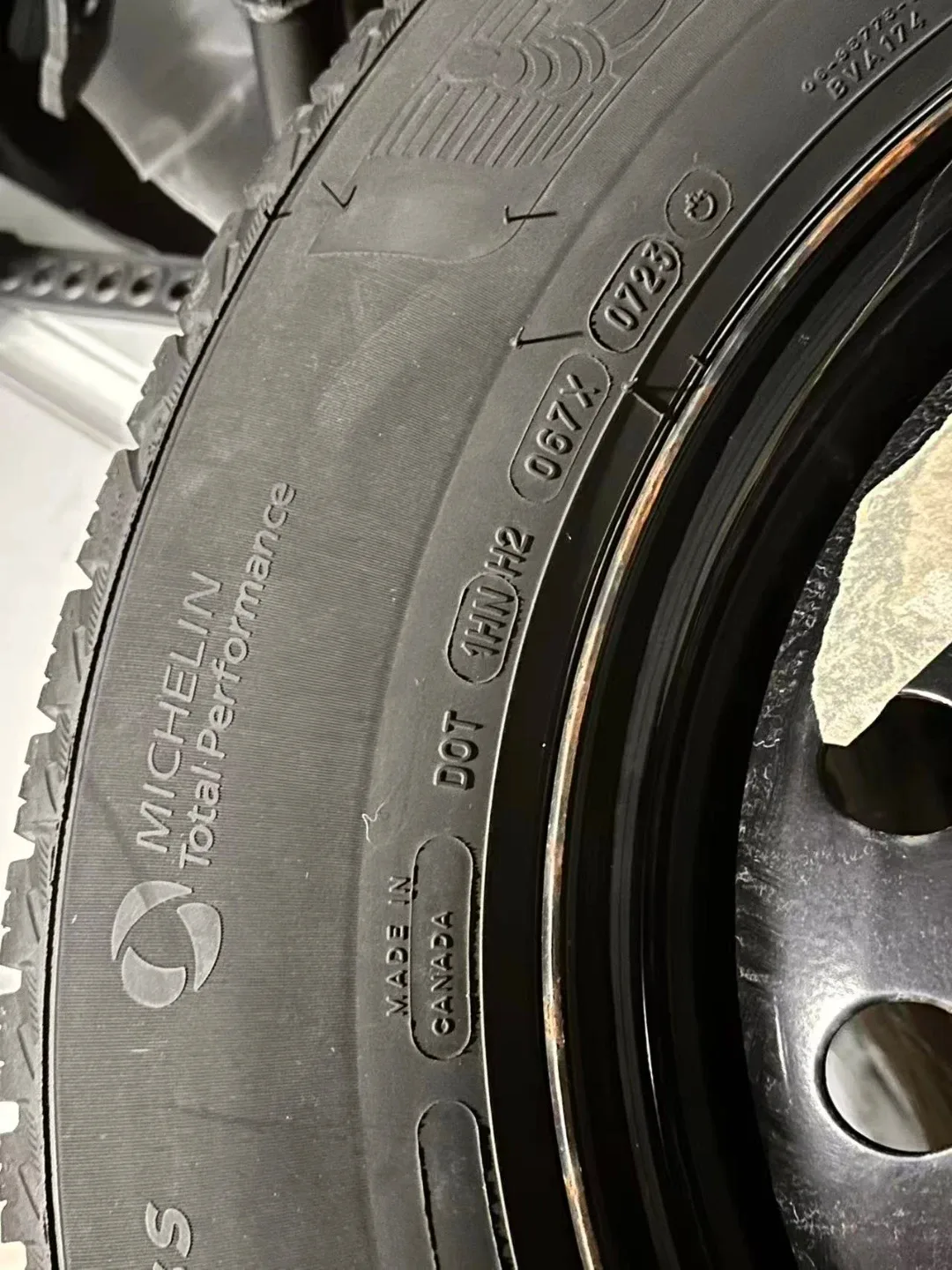 Michelin X-Ice Snow SUV 235/65R17 Winter Tire image indicator(4)