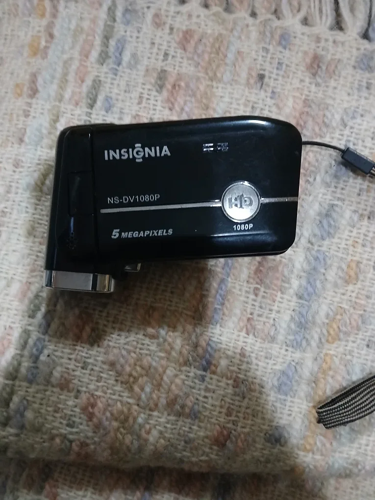 Insignia NS-DV1080P 5 Megapixels HD Camcorder