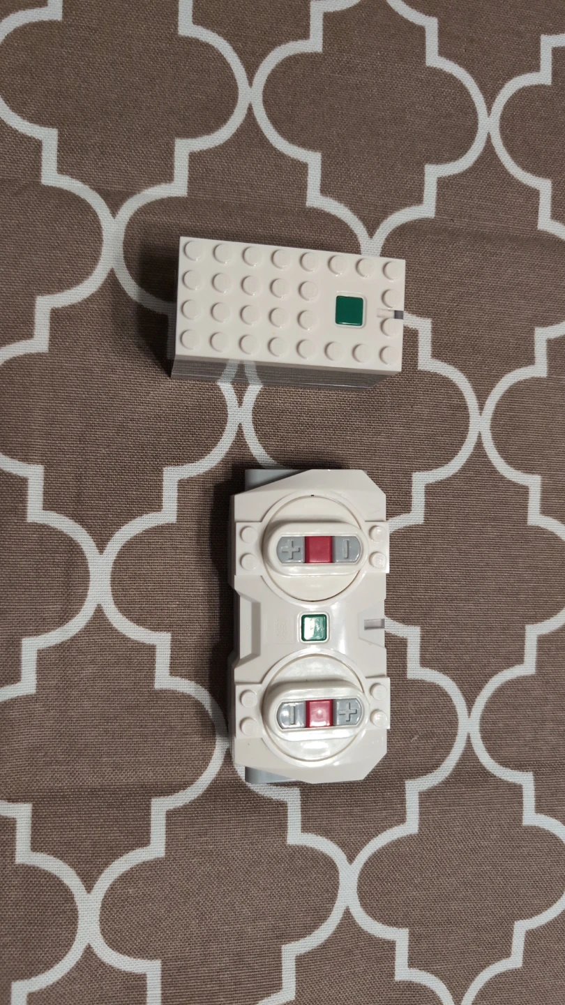 Lego Train power up box and remote! (Pristine)
