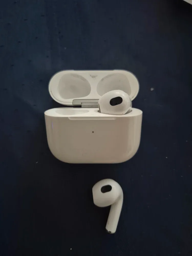 Apple AirPods 3rd generation image indicator(3)