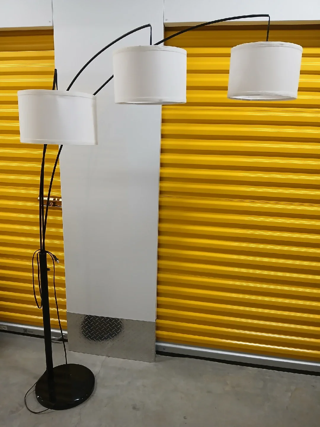 Black Arc Floor Lamp With Marble Base image indicator(5)