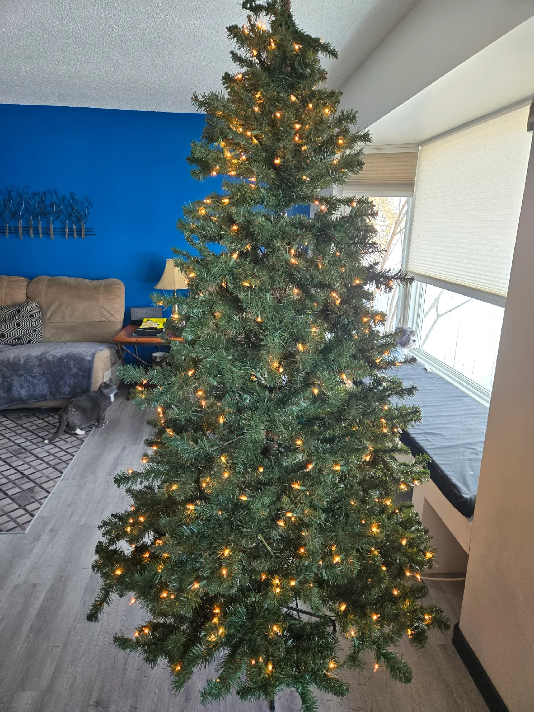 Pre-lit Artificial Christmas Tree