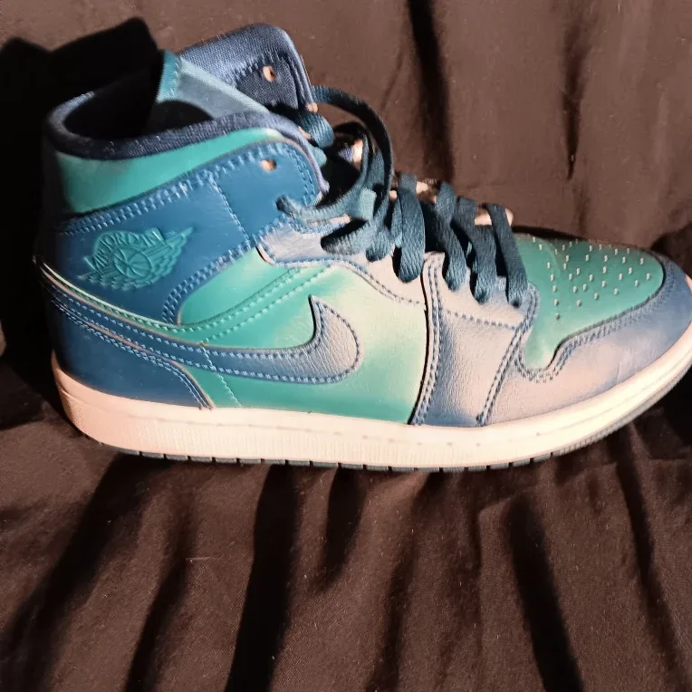 Nike Air Jordan 1 Mid Teal Blue Size 7.5