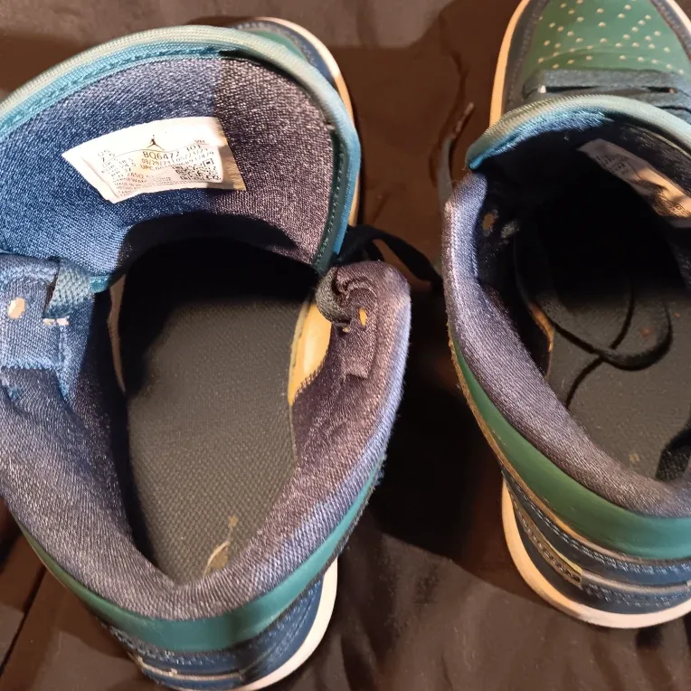Nike Air Jordan 1 Mid Teal Blue Size 7.5 image indicator(6)