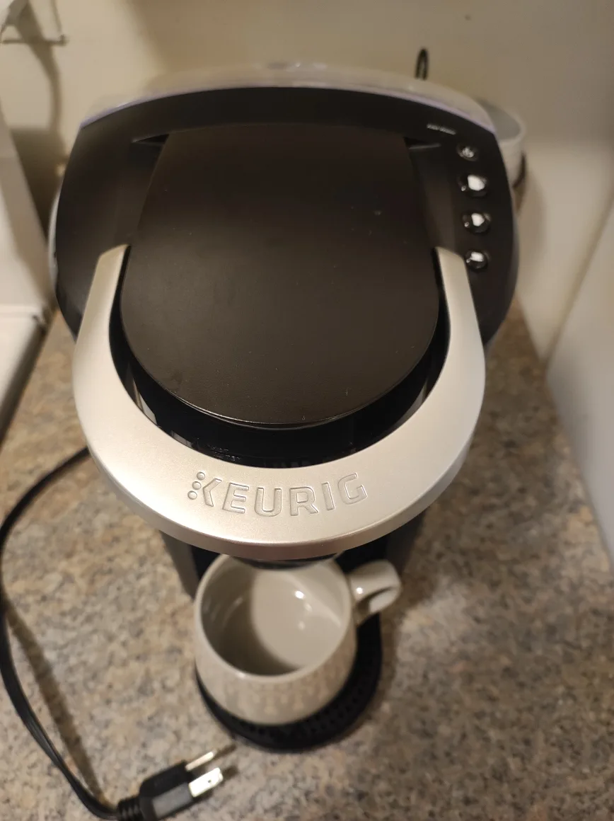 Keurig K-Compact K-Cup Pod Coffee Maker - Excellent condition image indicator(8)