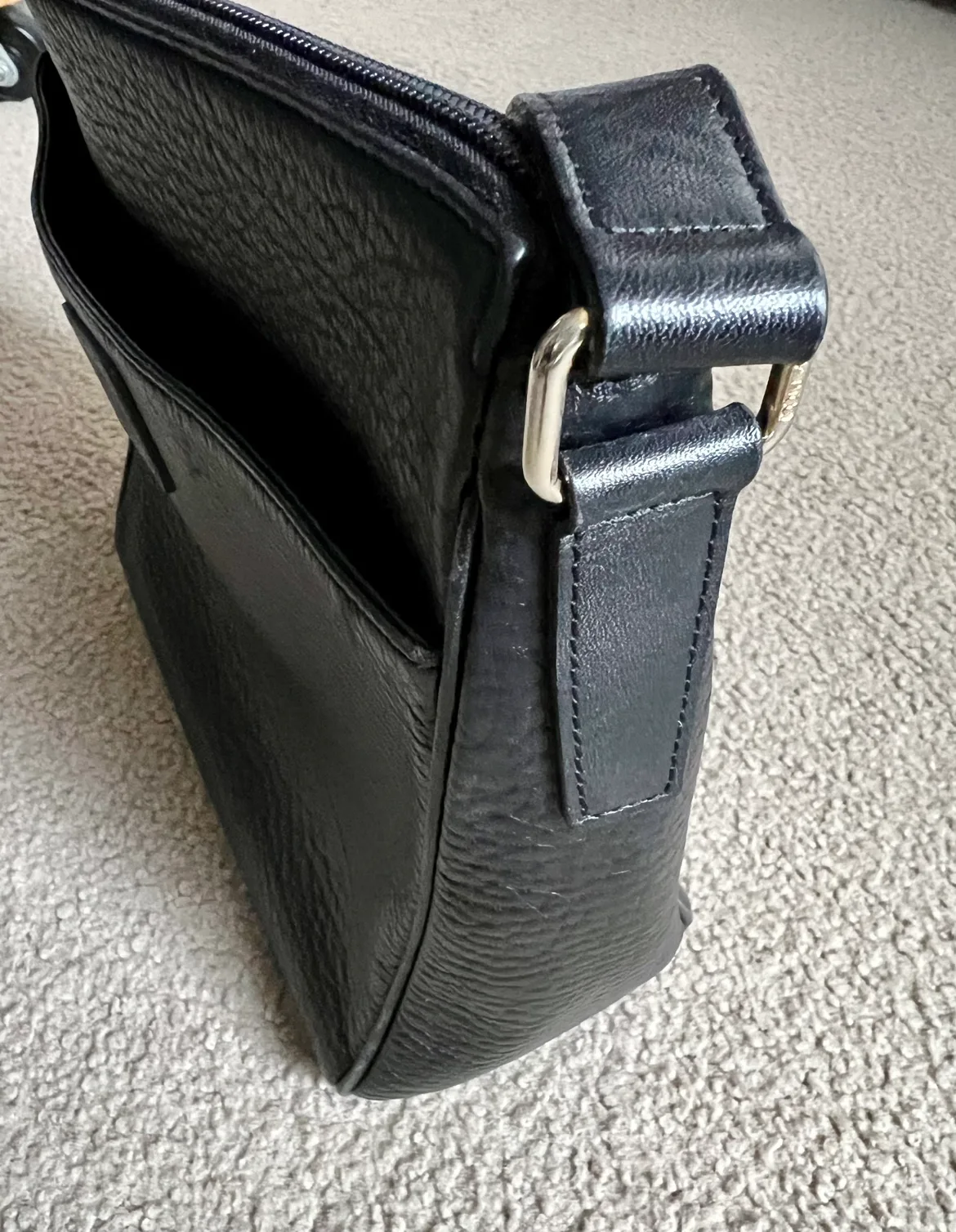 Leather Bag image indicator(3)