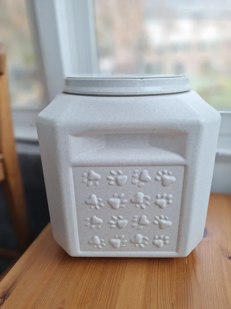 Gamma Seal Lid Pet Food Container image indicator(2)