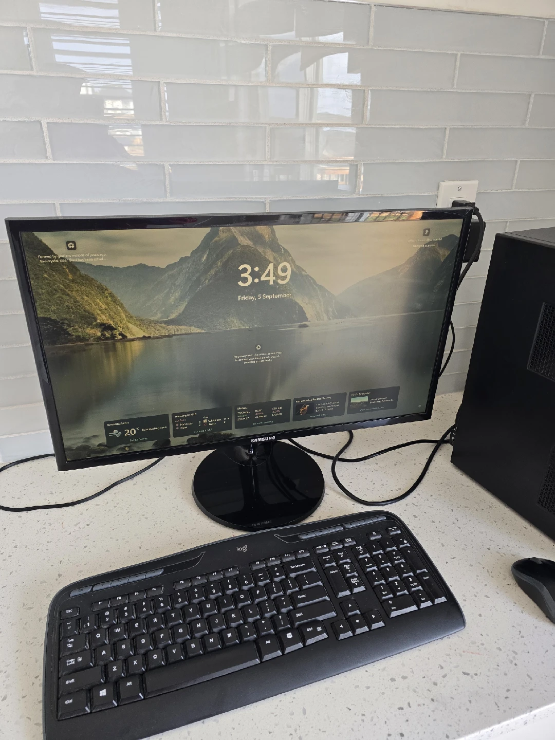 Dell Inspiron Desktop PC with Samsung Monitor