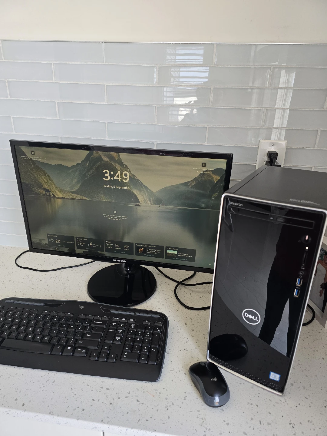 Dell Inspiron Desktop PC with Samsung Monitor - photo 2