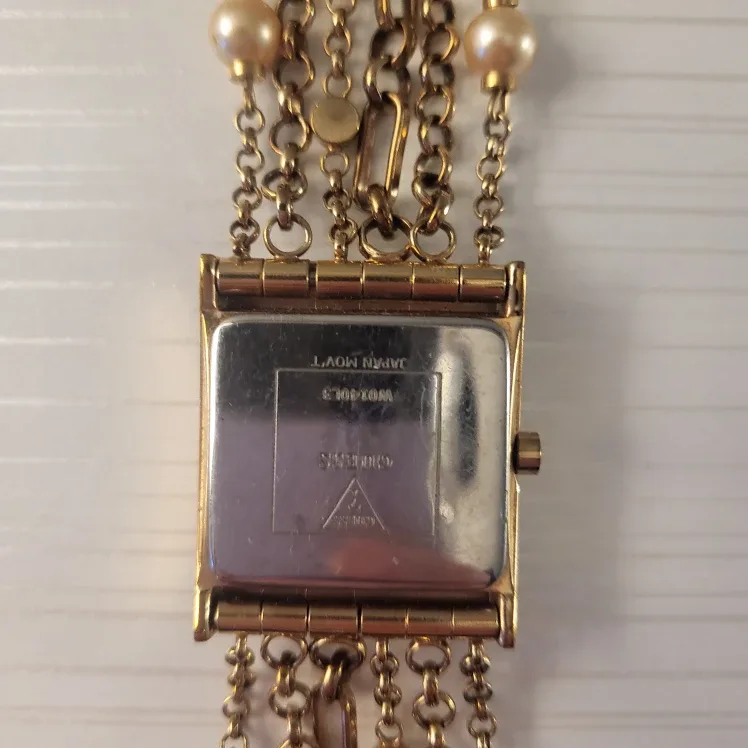 Gently Used! Guess Rose Gold Pearl Watch - Quick Pickup!🚀 image indicator(5)