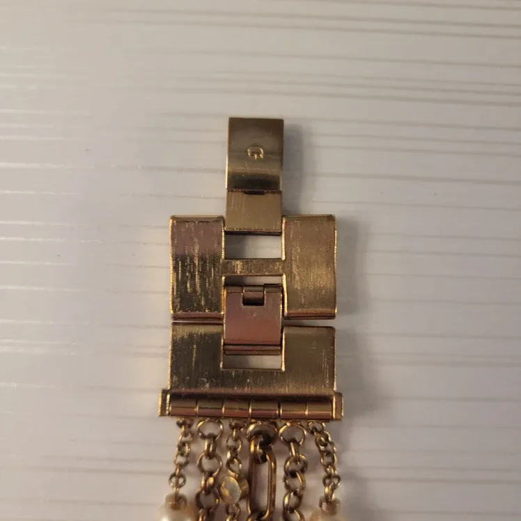 Gently Used! Guess Rose Gold Pearl Watch - Quick Pickup!🚀 image indicator(6)