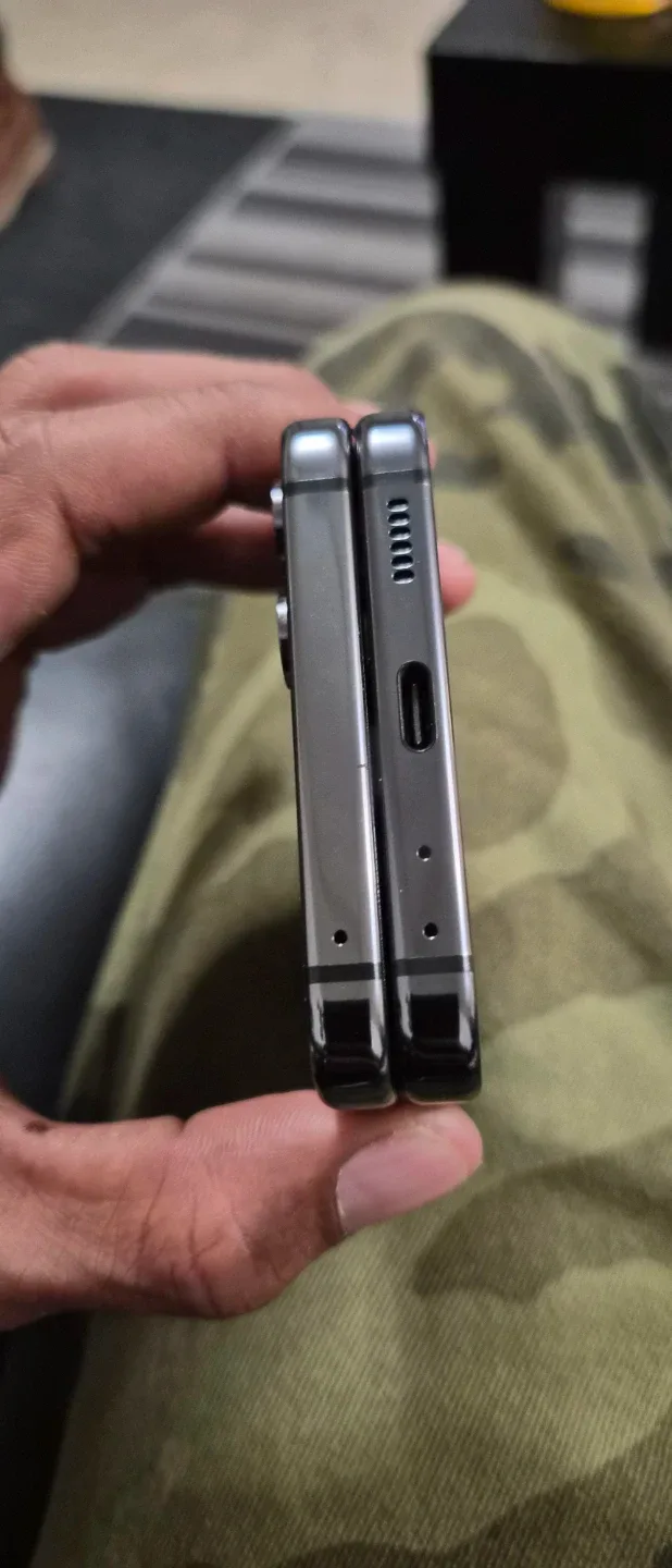 Samsung Galaxy Z Flip 5- Black 500gb image indicator(6)