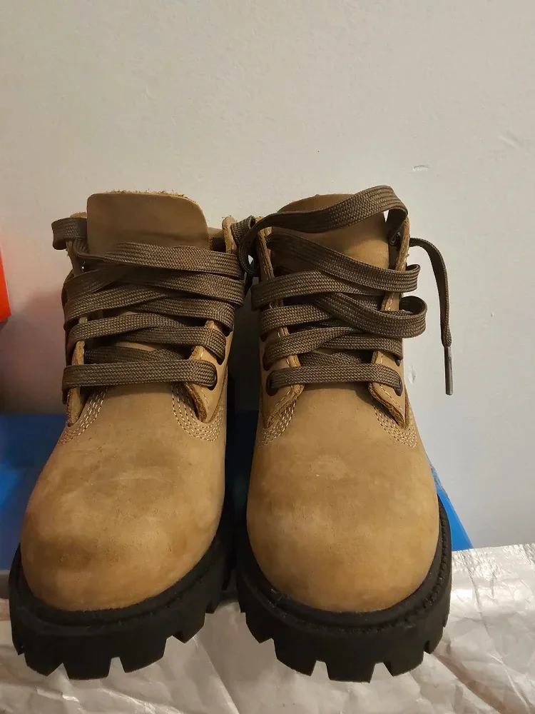 Timberland Toddler Boots US size 9 image indicator(3)