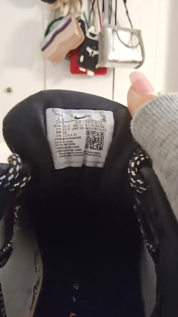 Nike ACG Mountain Fly Low DR1030-001 US 5 image indicator(3)