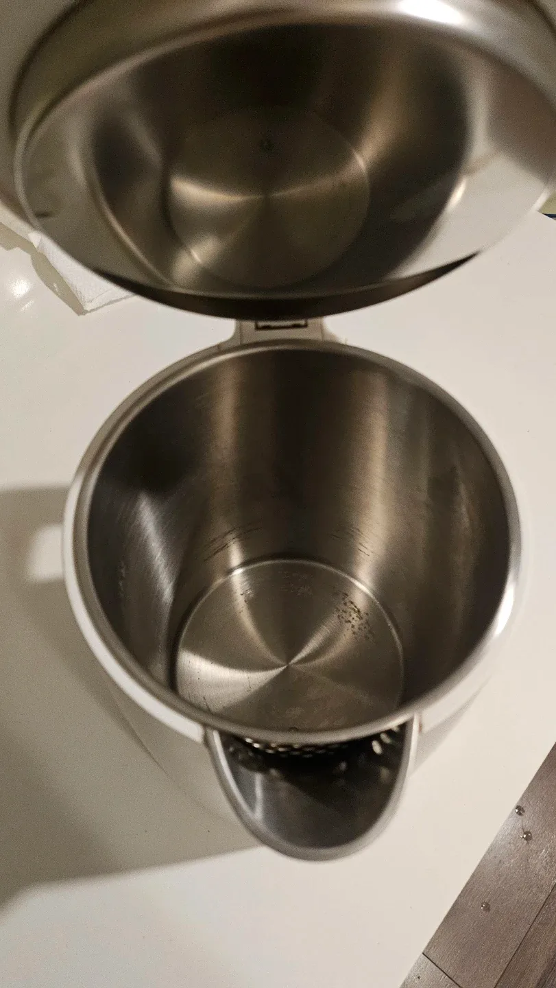 Drew Barrymore 1.7-Liter Electric Kettle image indicator(2)