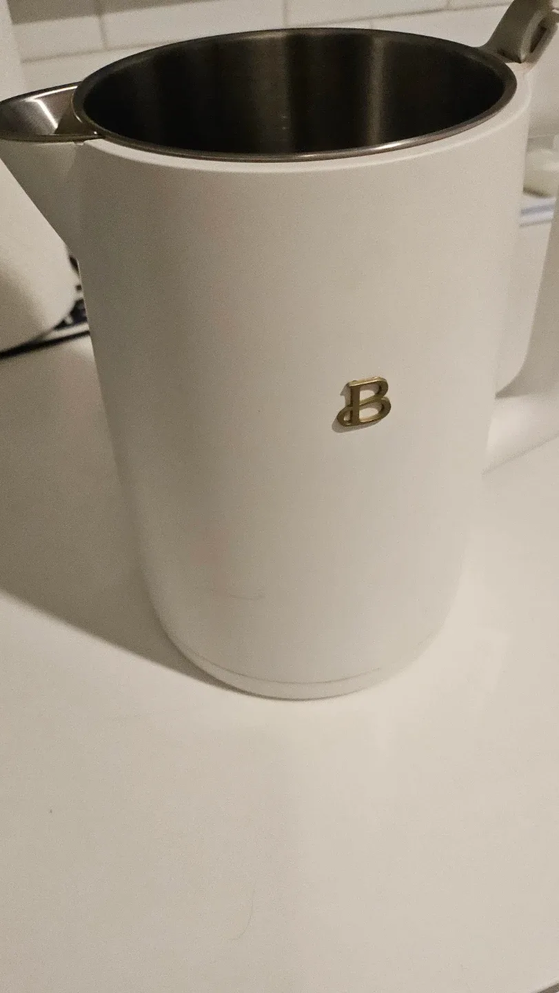 Drew Barrymore 1.7-Liter Electric Kettle image indicator(3)