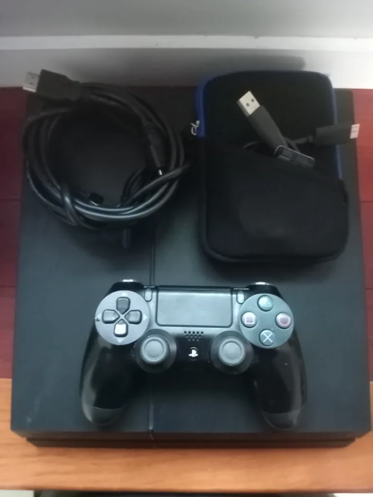 PlayStation 4 with 1t external hardrive image indicator(2)