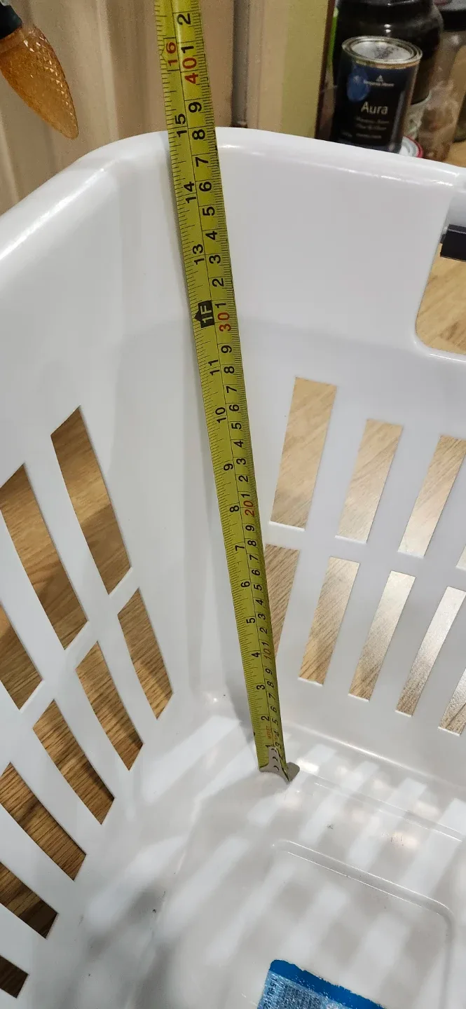 Rubbermaid White Laundry Basket strong - Gently Used image indicator(7)