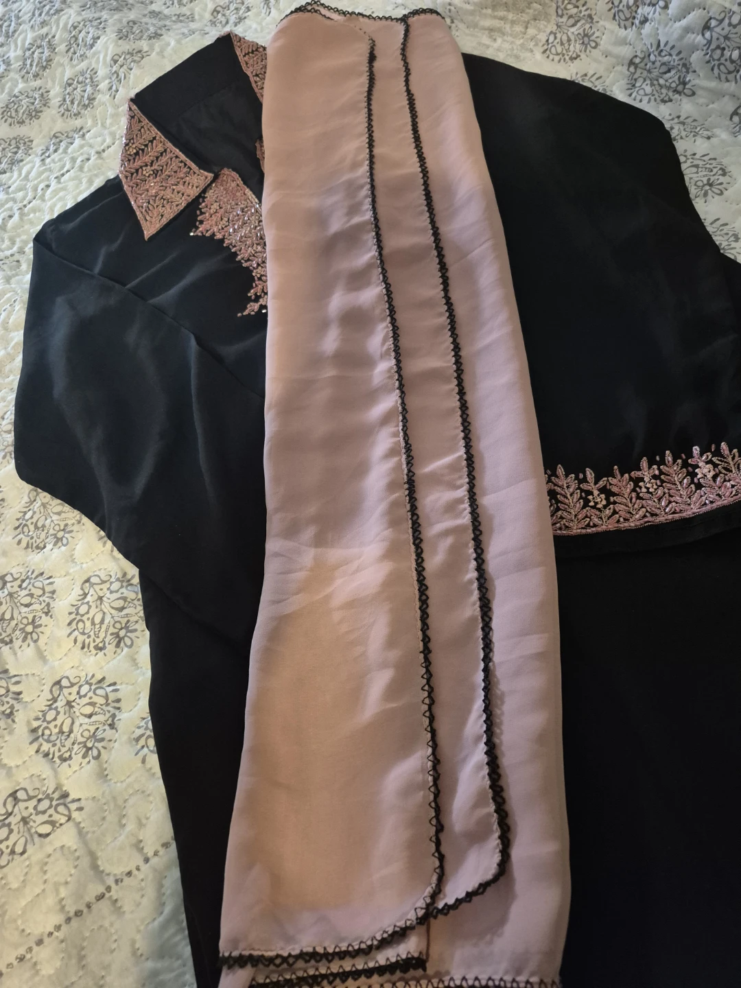 Shalwar kameez Black Dress with Pink Embroidery - photo 4