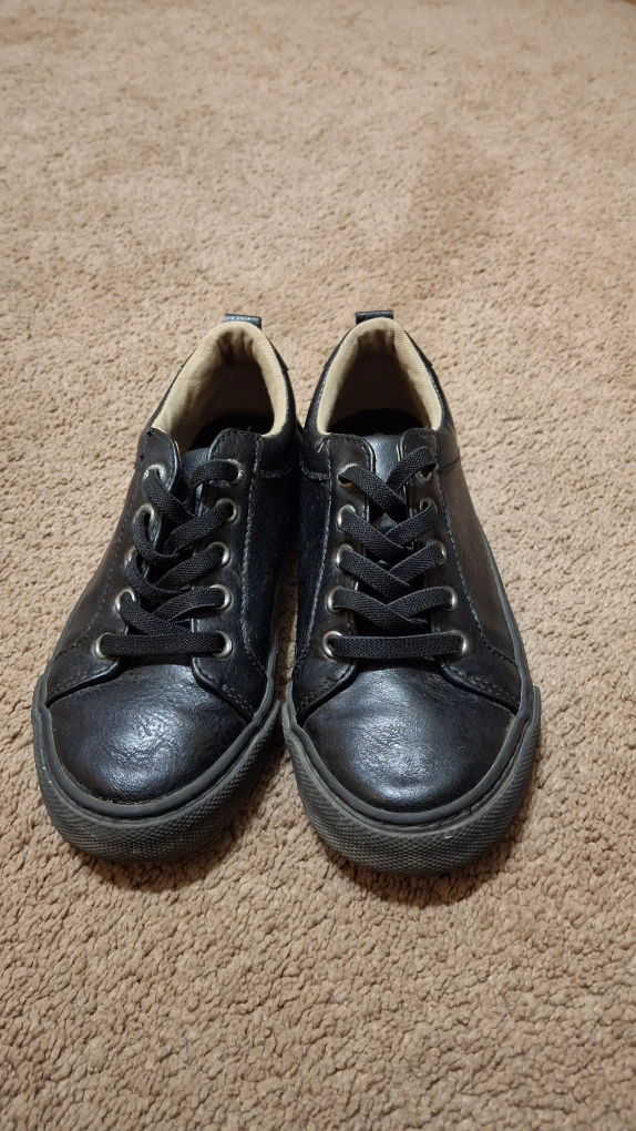 Old Navy Everyday Sneak - Size 13 - Black