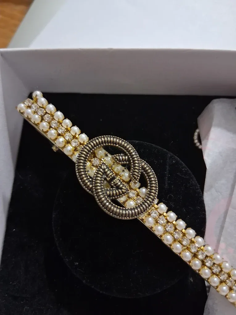 Gucci Hair Clip with Pearls image indicator(2)