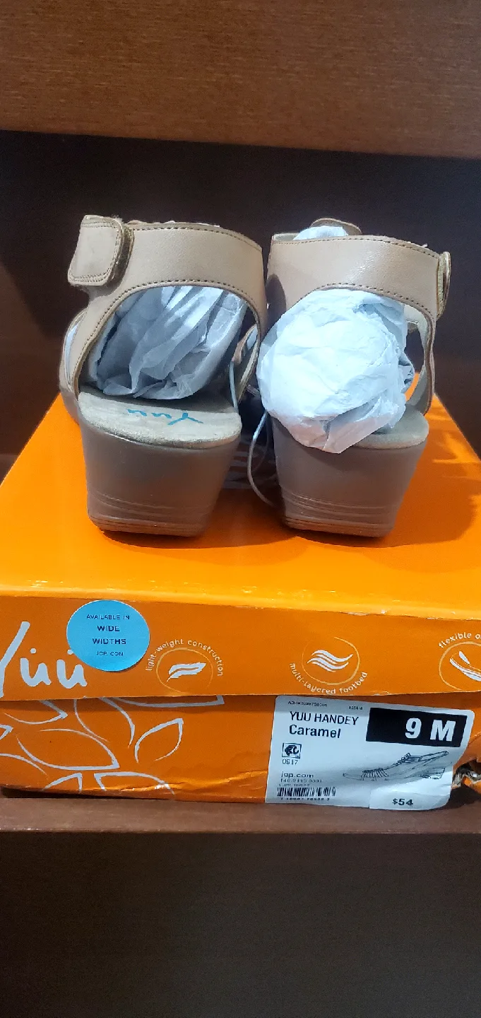 Yuu Handey Caramel Sandals - Size 9M image indicator(3)