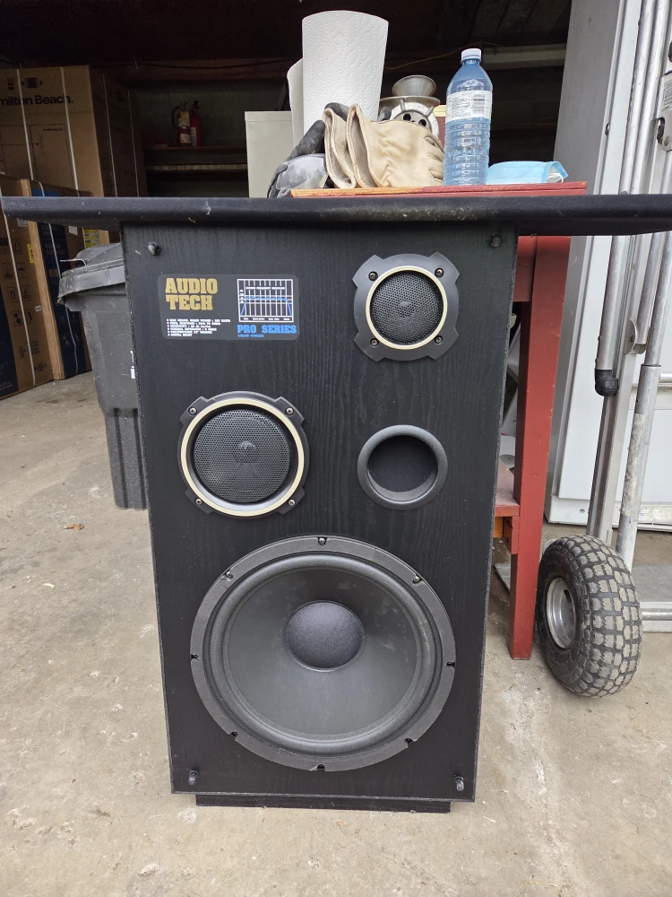 2 Audio Tech Pro Series Speakers