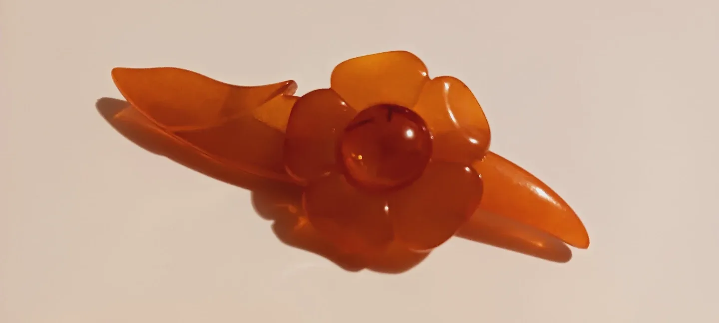 Beautiful Butterscotch Bakelite Flower Brooch thumbnail