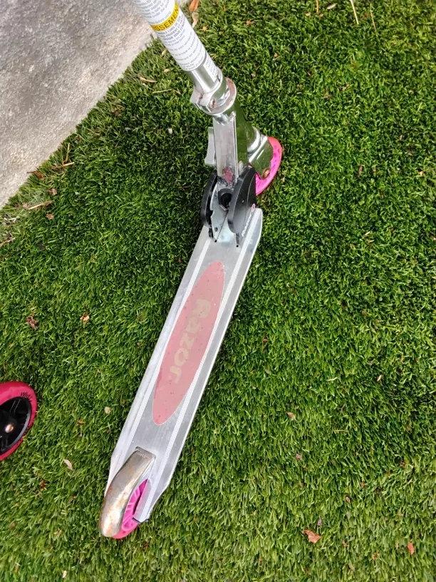 🏖 Razor Scooter - 🎀 Pink Handlebars & WRLD Industries Scooter 🛴 image indicator(5)