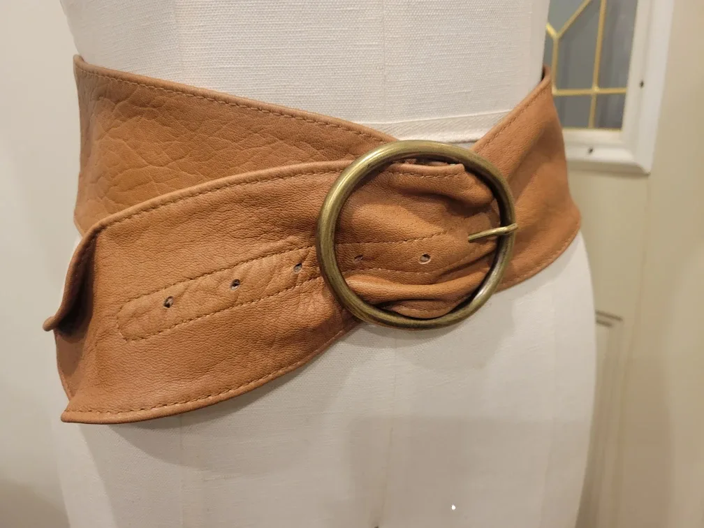 Women's med leather belt
