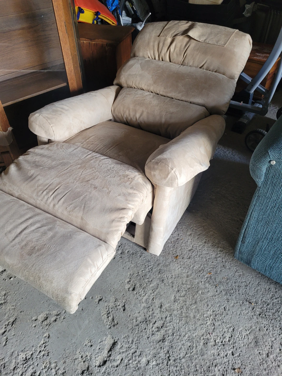Beige Recliner Armchair - photo 2