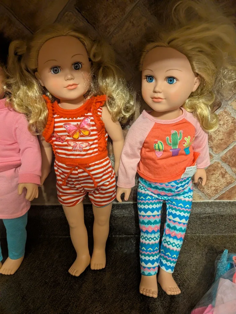 Three Dolls with Accessories image indicator(2)