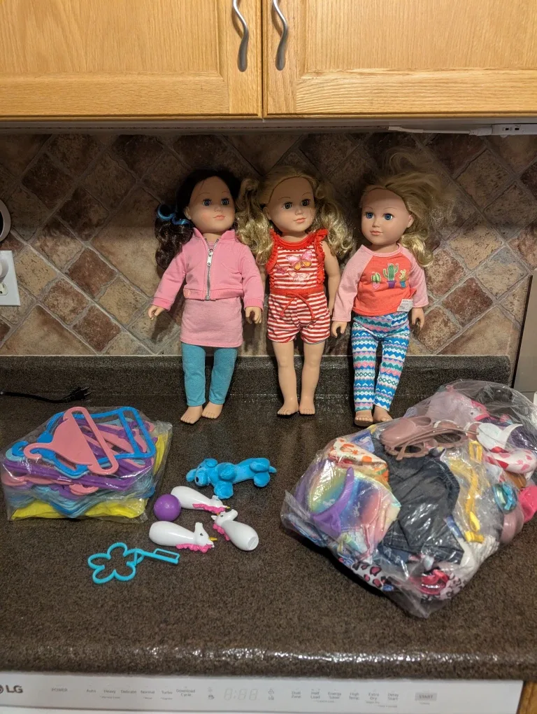 Three Dolls with Accessories image indicator(3)