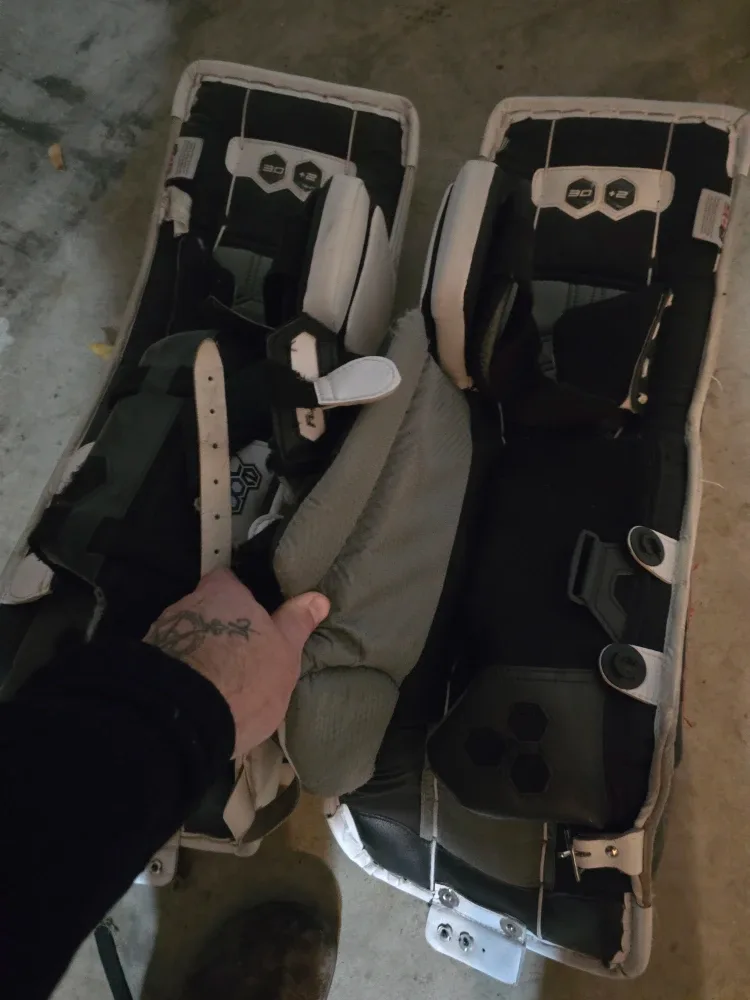 Vaughn Velocity VE9 INT Goalie Pads 30+2 image indicator(4)