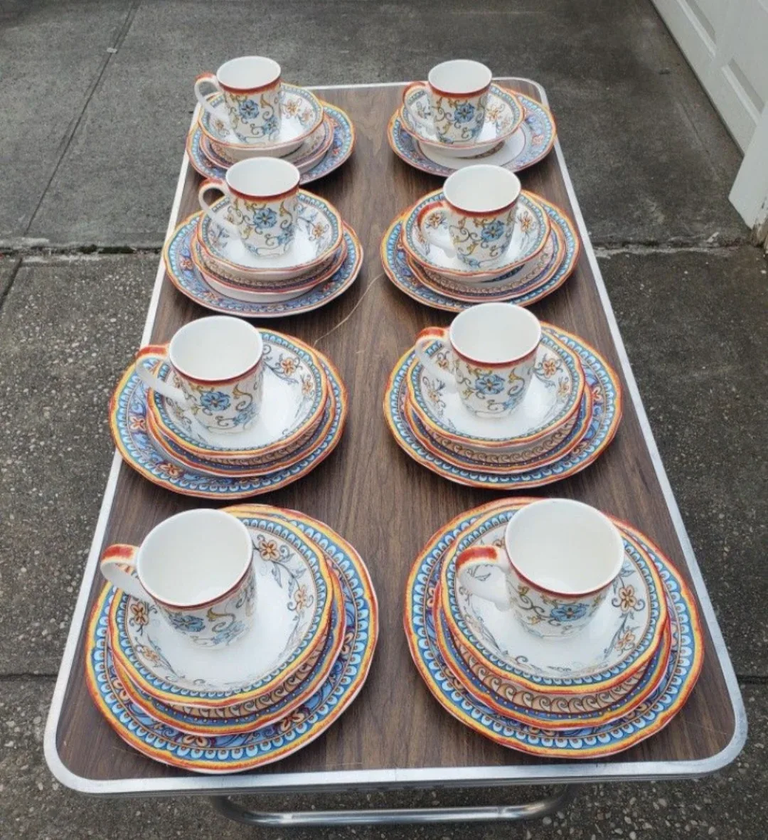 Beautiful 32 pieces Dinnerware set thumbnail
