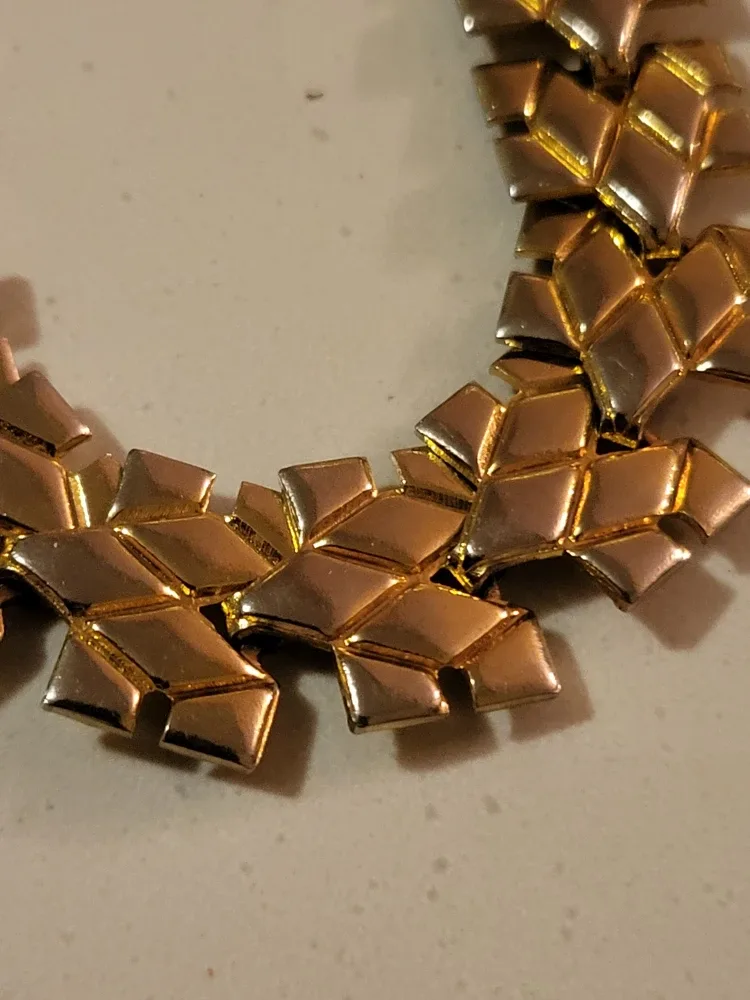 Vintage Gold Tone Necklace image indicator(2)