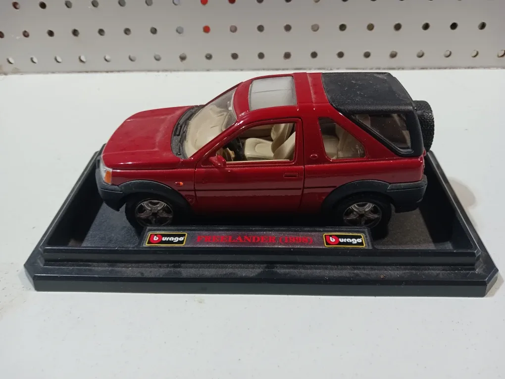 Bburago Freelander (1998) Diecast Model Car