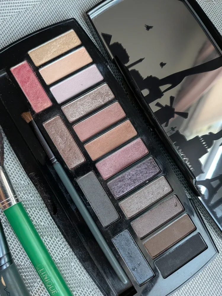 MAC Blush and Eyeshadow & Lancome brushes Lot used image indicator(9)