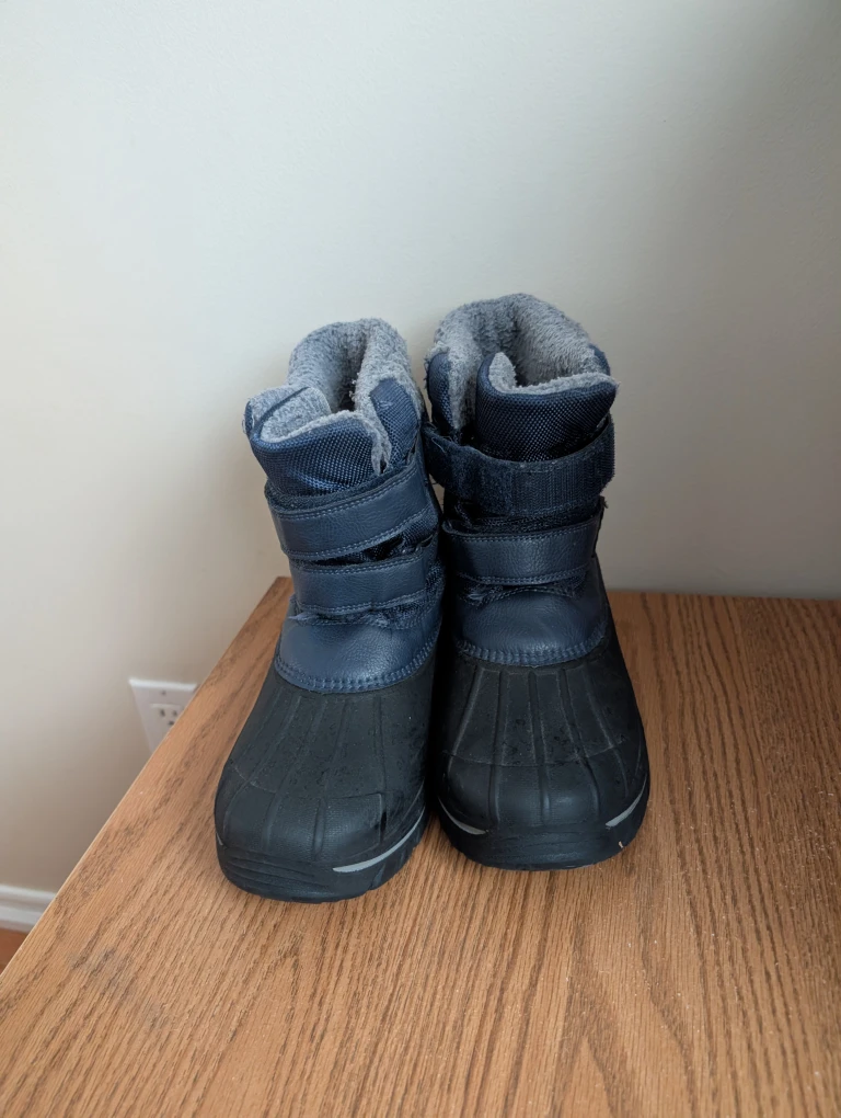 Joe Fresh Winter Boots - Size 6 - photo 2