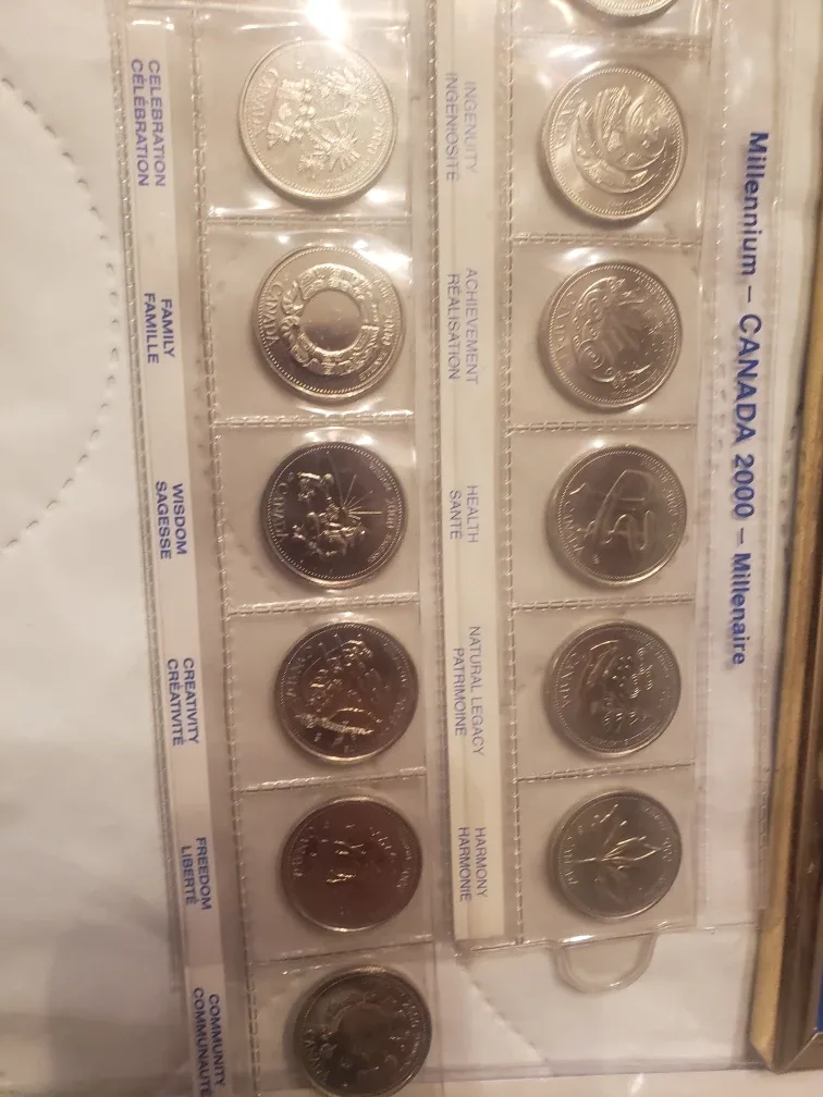 Toronto Maple Leafs Mini Puck Collection 2003/04 image indicator(7)