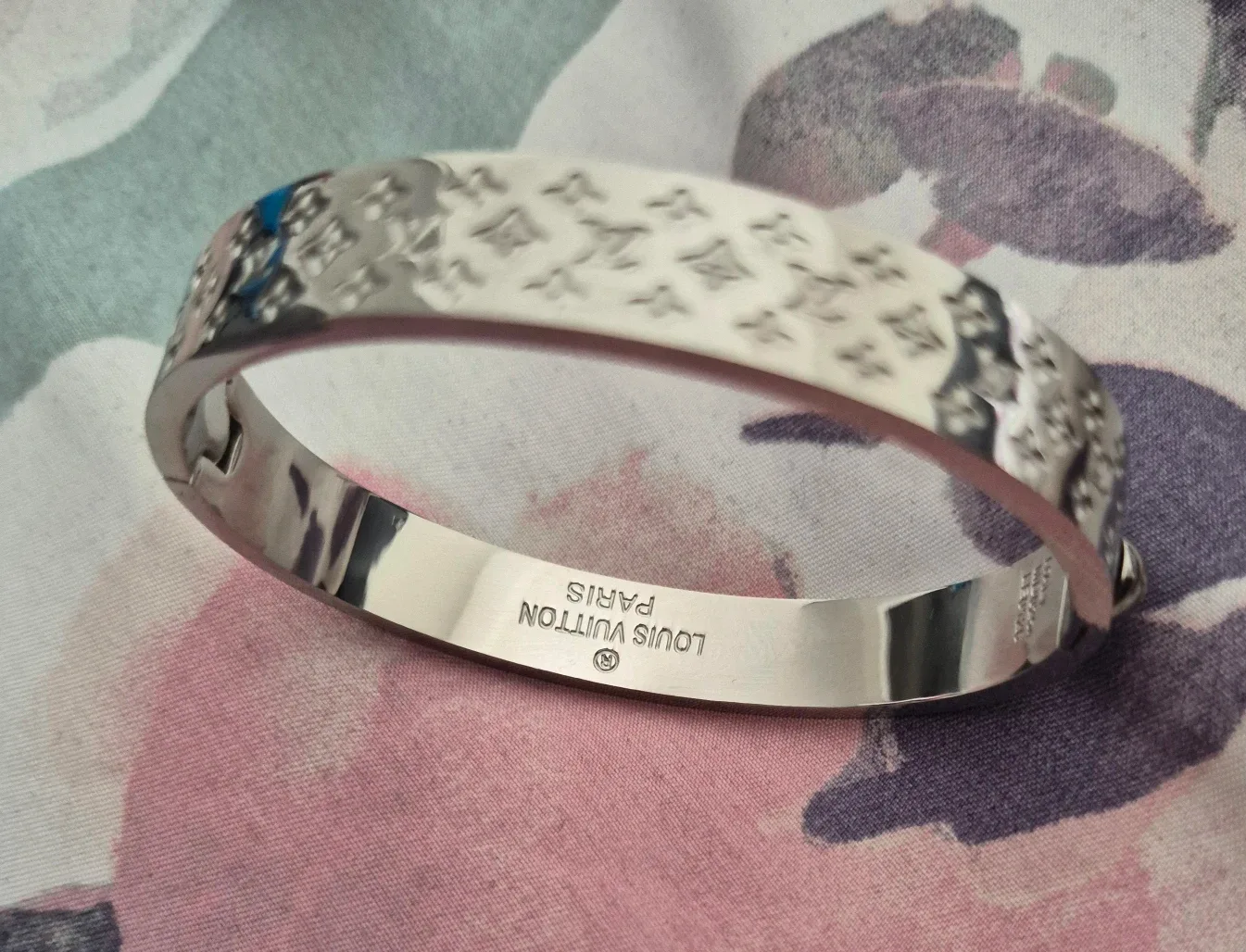 Louis Vuitton Bangle Bracelet image indicator(2)