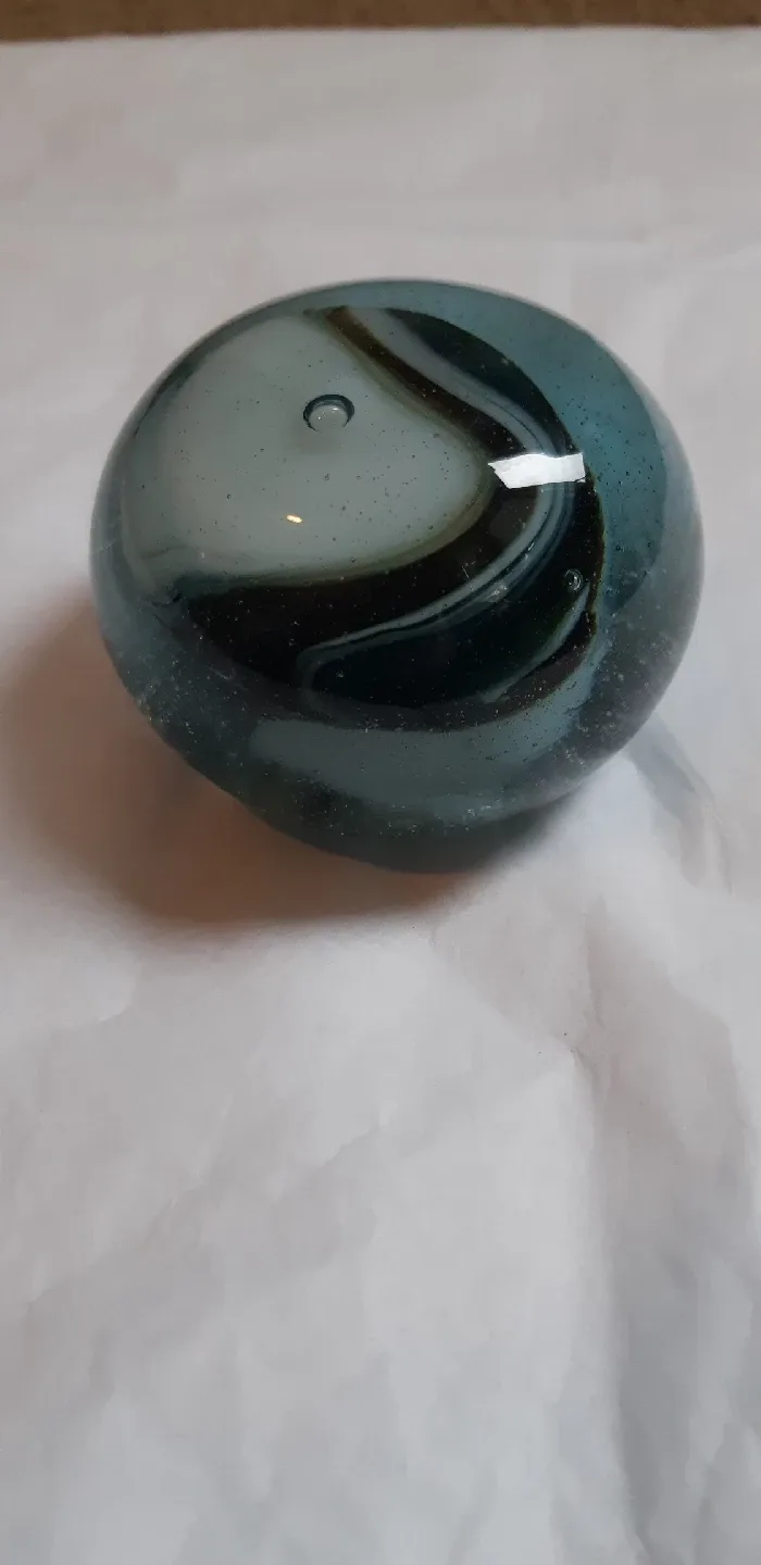 4 Gorgeous Glass Paperweights image indicator(5)