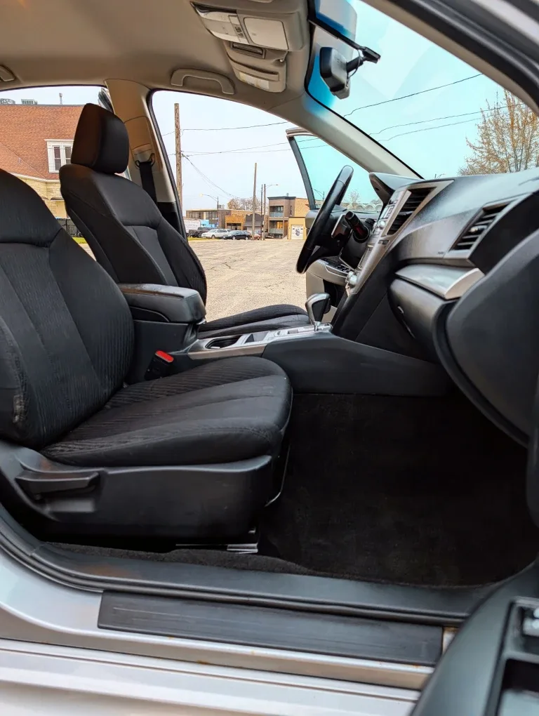 2011 Subaru Legacy AWD image indicator(9)