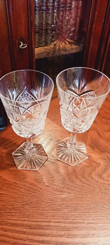 Gorgeous Crystal Cross Hatch Cut Wine Glasses 2