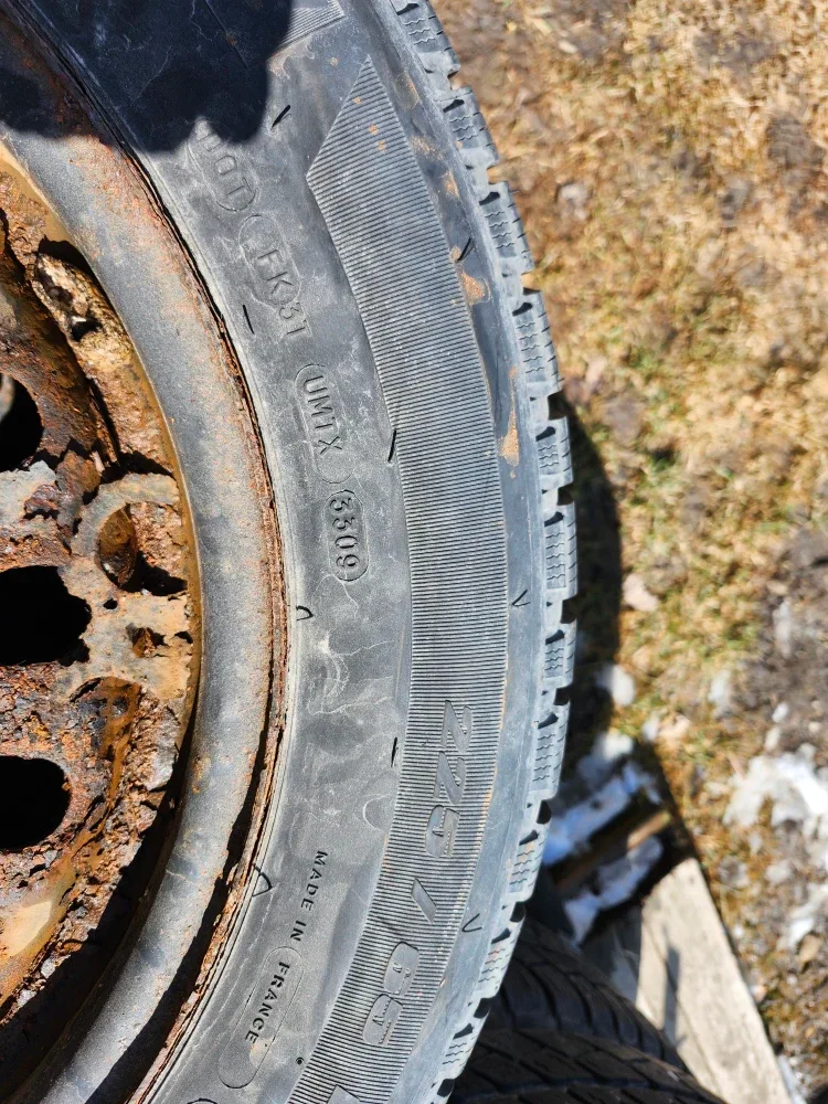 Michelin Winter Tires on Rims image indicator(7)