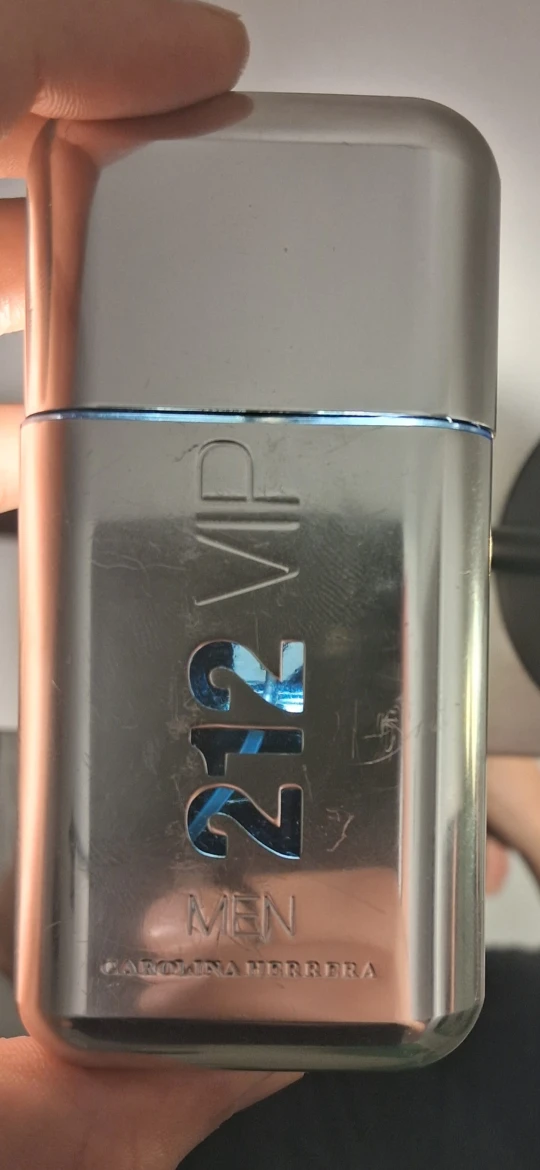 Authentic Carolina Herrera 212 VIP Men 50 ml - half full - photo 3