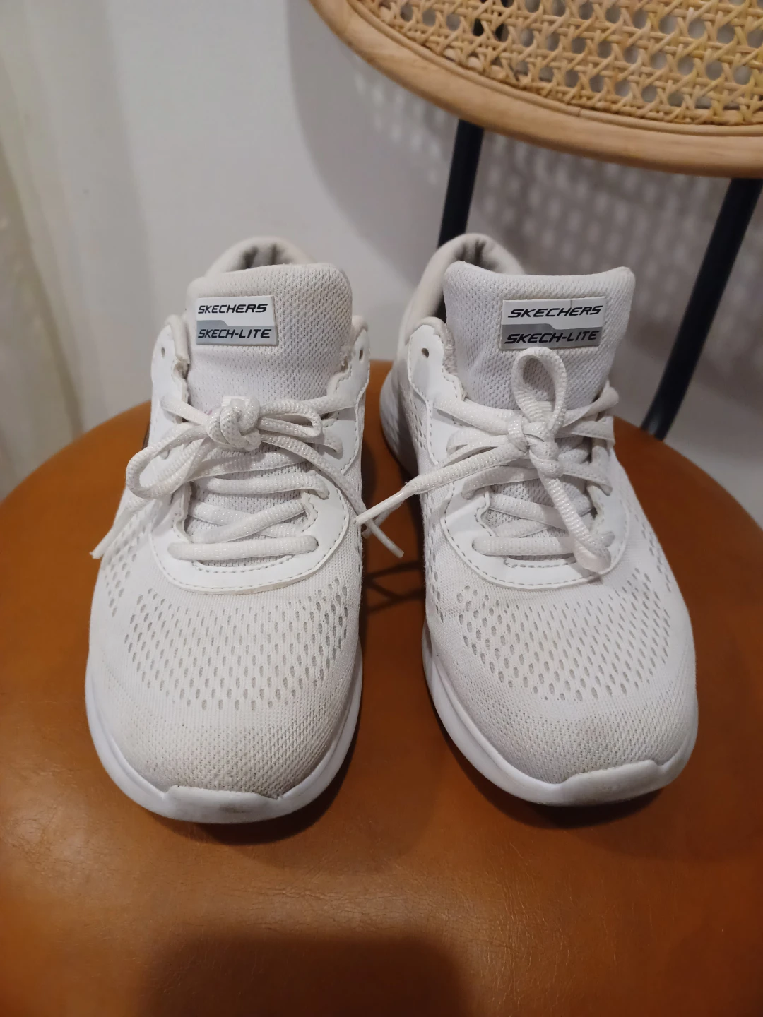 Skechear Lite size 4