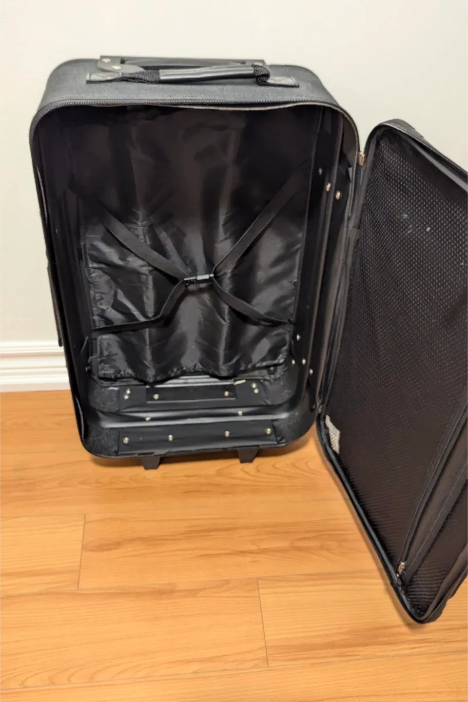 Brand New Cambridge Carry-On Luggage image indicator(2)