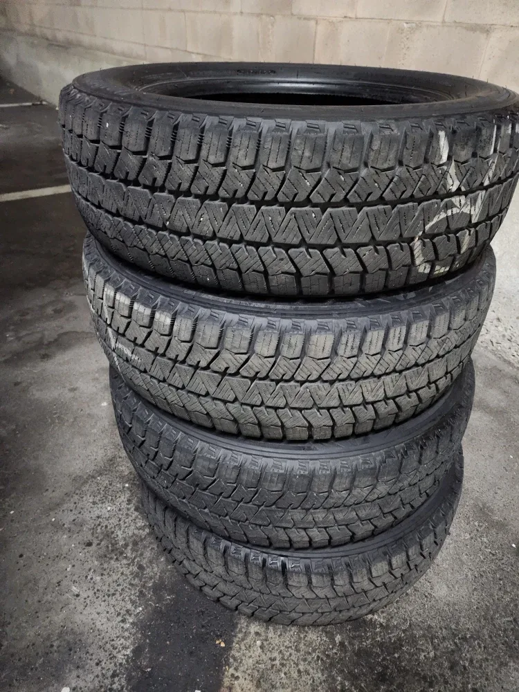Bridgestone Blizzak Winter Tires - 185/65R15 image indicator(3)
