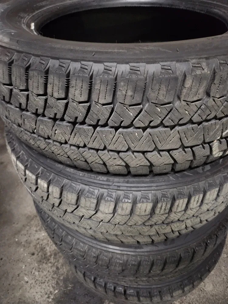 Bridgestone Blizzak Winter Tires - 185/65R15 image indicator(4)